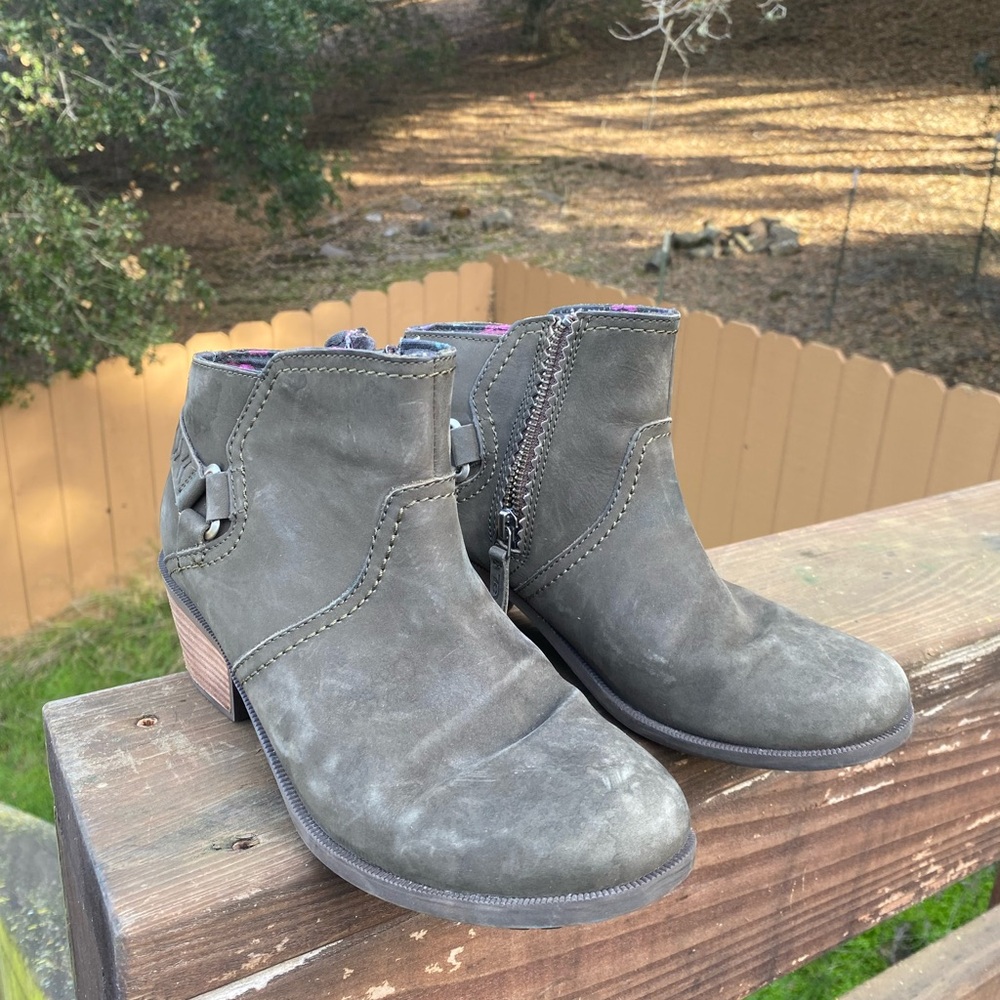 Teva Bootie 7. Soft olive